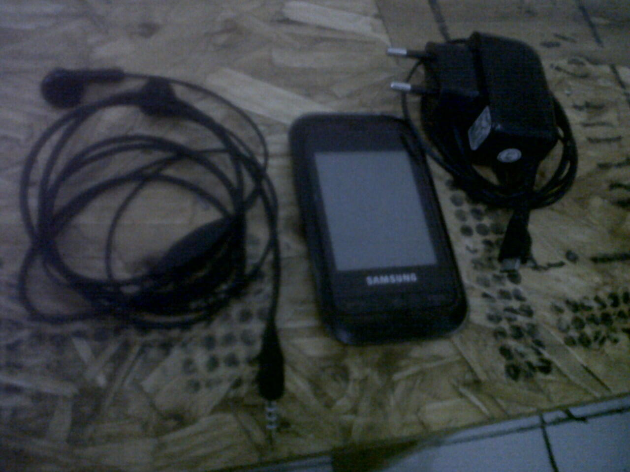 jual ipod touch 4th 32gb dan samsung champ 3303i