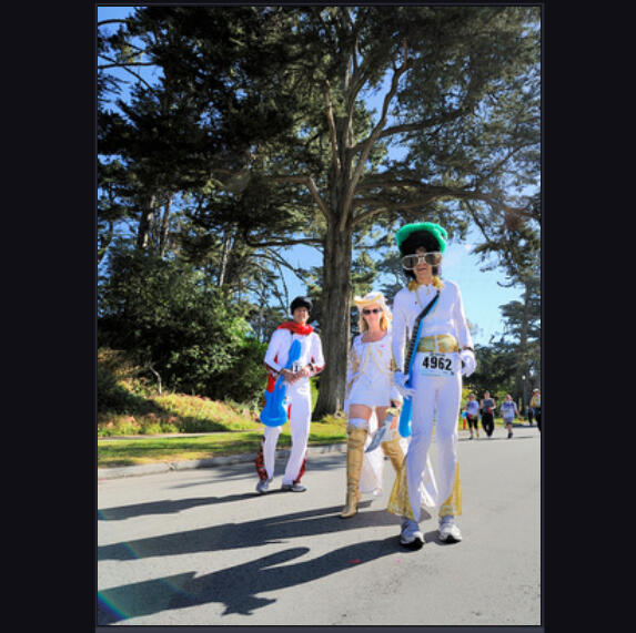 The Bay Breakers, lomba lari tahunan berkostum.