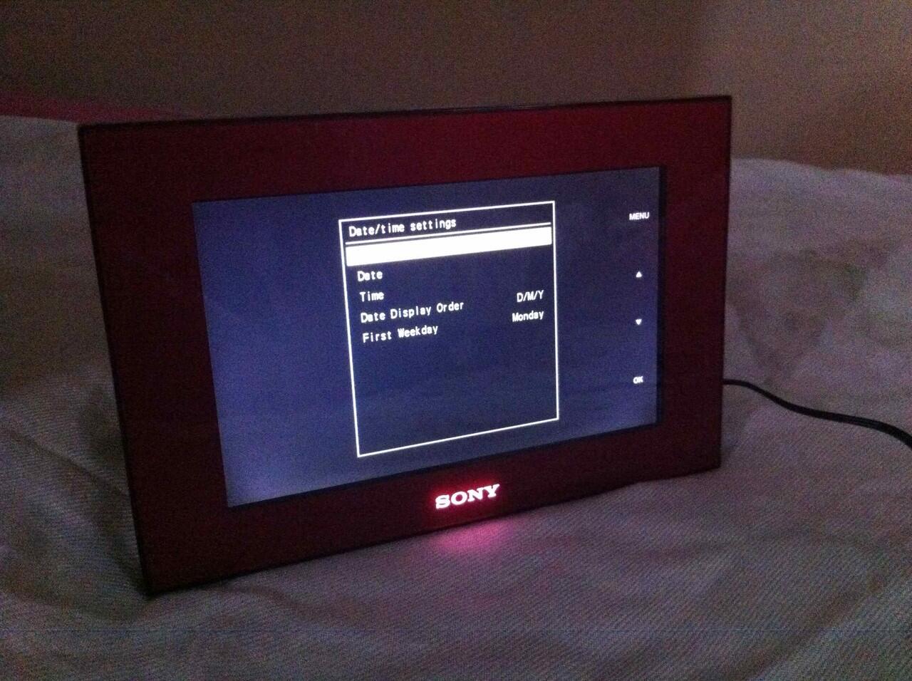 digital photo frame SONY DPF-D70