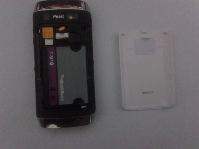blackberry 9105 white