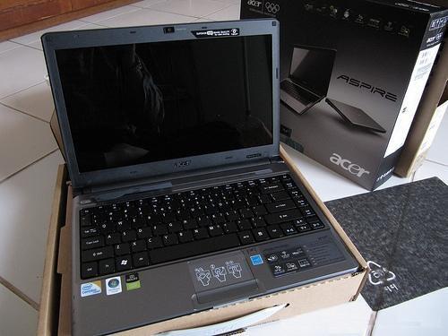 Acer Aspire Timeline 3810T-354G50N, HRG/IDR:2,500,000,-JT. CALL/SMS:0823-2427-9978