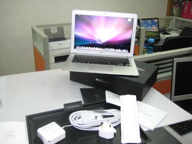 Laptop apple Macbook Air. HRG/IDR:3,700.000 JT. CALL/SMS:0823-2427-9978