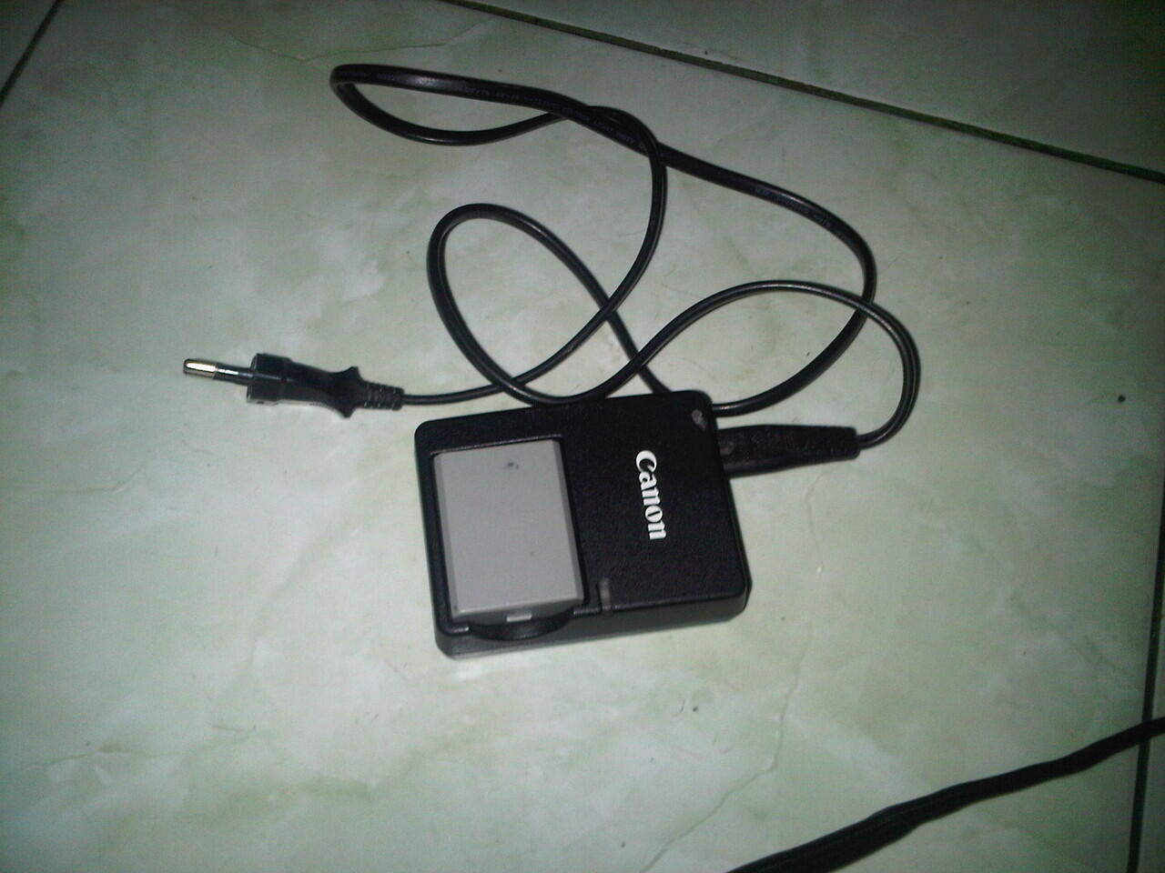 CANON EOS 500D + Lensa kit 18-55mm. JAKARTA !!
