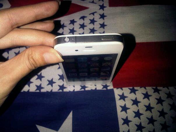 IPHONE 4G WHITE (KALO GA MULUS BALIKIN AJA) MURAH + BONUS MASIH GARANSI