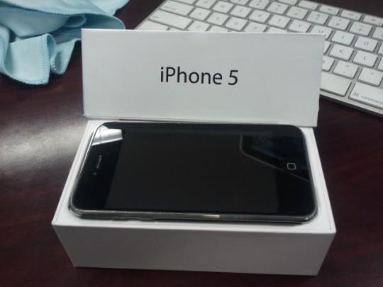 Iphone 5 64GB Harga Rp.4.800.000,_ Call: +62853-2222-8209