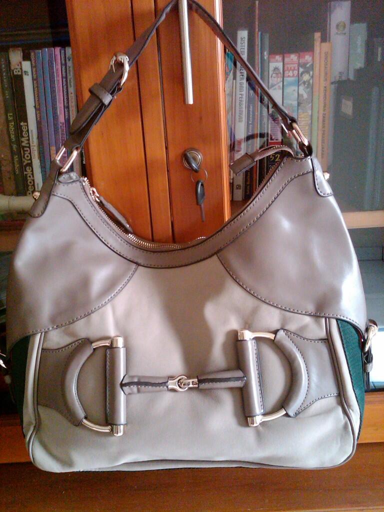 Terjual tas  guess gucci  kipling original KASKUS