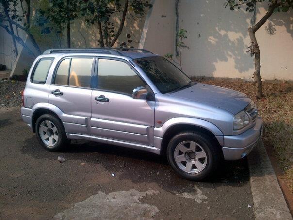 jual suzuki escudo 2001 2.0 AT plat B km 15x.0000 93jt nego