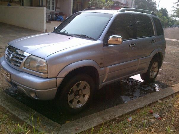 jual suzuki escudo 2001 2.0 AT plat B km 15x.0000 93jt nego