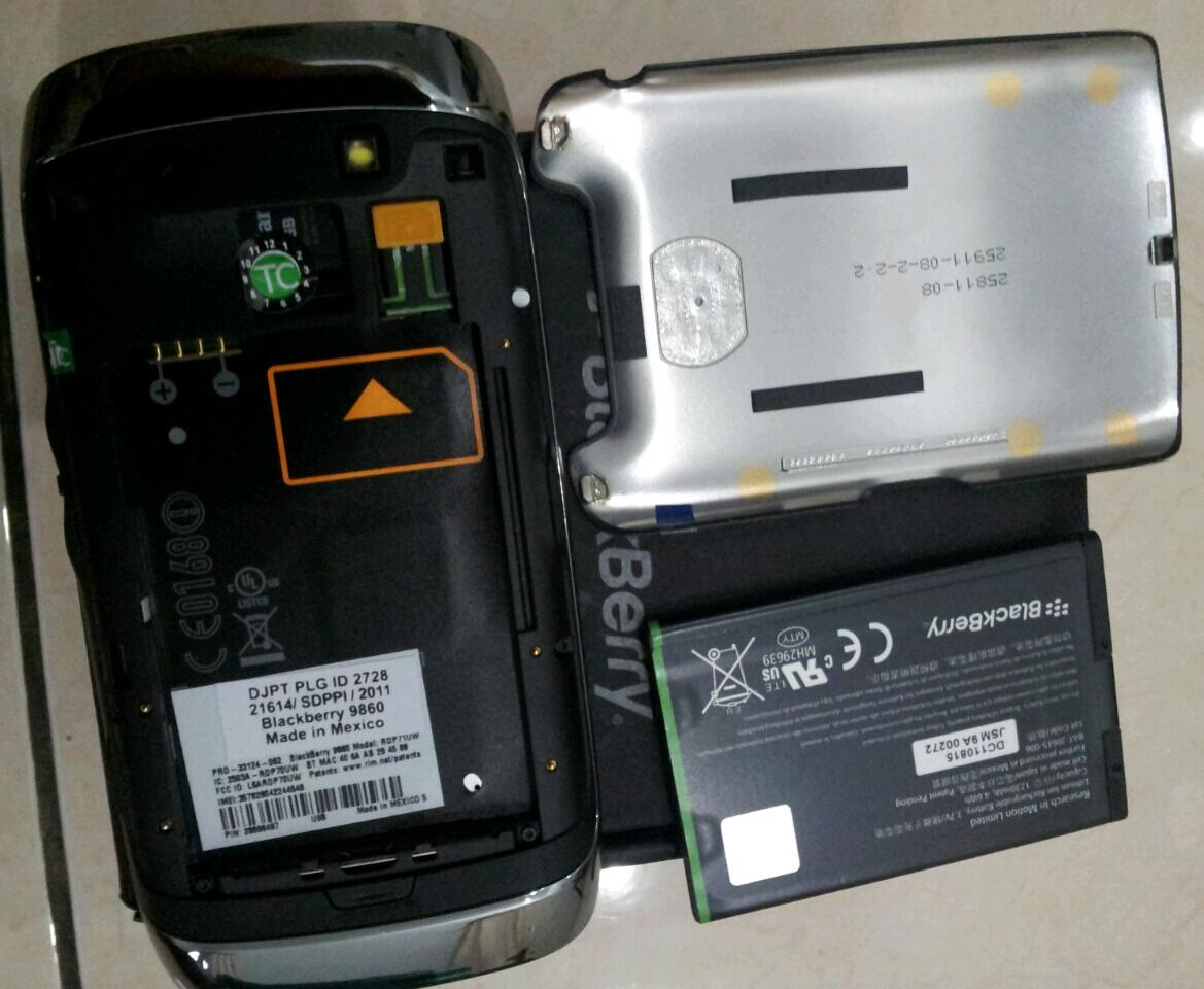 Blackberry Monza 9860 Black, Grs Berindo, pemakaian 1.5 bulan, mulus, komplit.