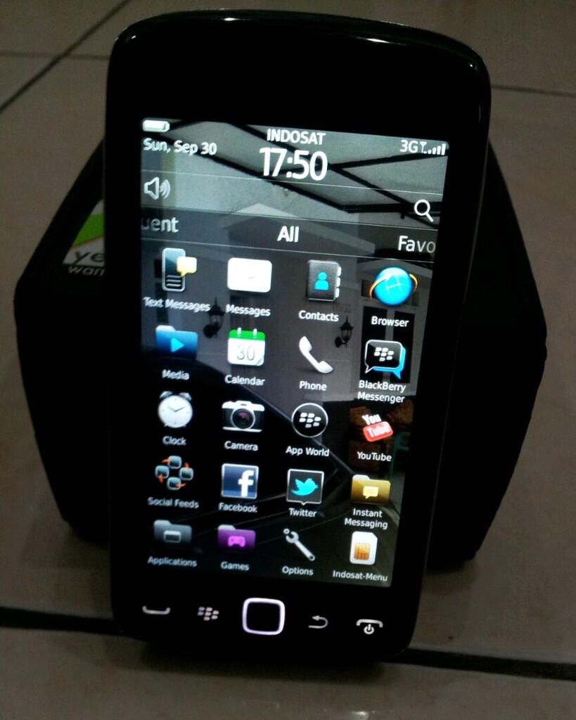 Blackberry Monza 9860 Black, Grs Berindo, pemakaian 1.5 bulan, mulus, komplit.