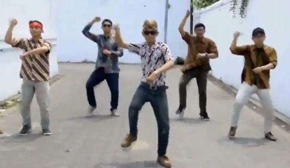 IKI JOWO STYLE vs OPPA GANGNAM STYLE