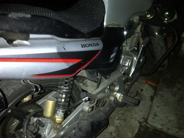 JUAL HONDA TIGER TAHUN 2005 PAJAK DEPOK CUMA 8,8 JUTA NEGO gan!!!