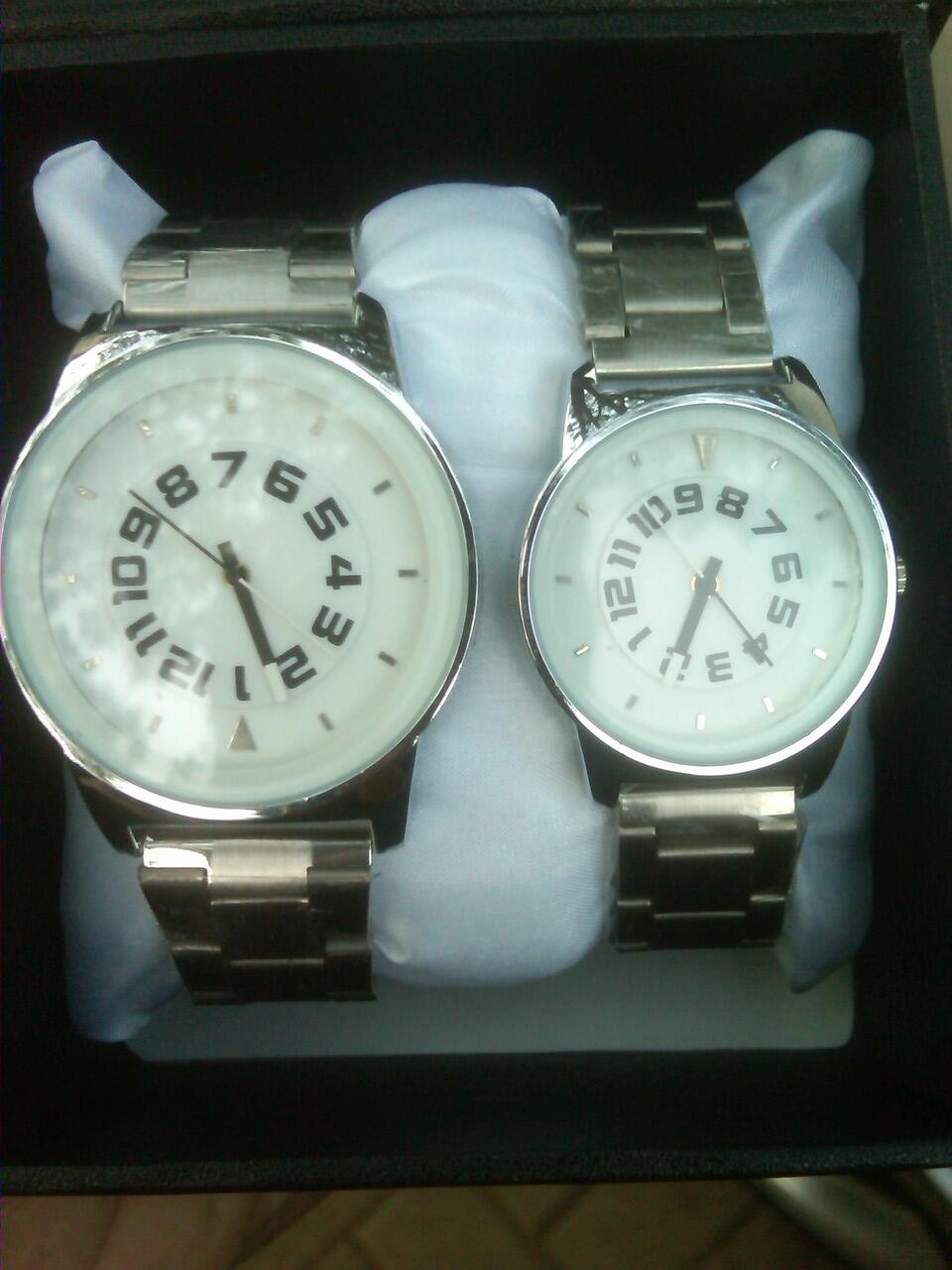 Cari JUAL JAM TANGAN COUPLE !! KUALITAS MANTAP HARGA MIRING GAN 