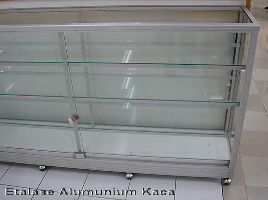 Cari Etalase Kaca