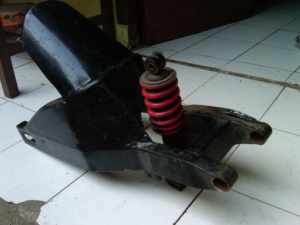 Terjual jual swing arm monoshock + knalpot + foot step 