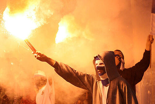 yang suka bola masuk =)) Hooligan, ultras dan casual football