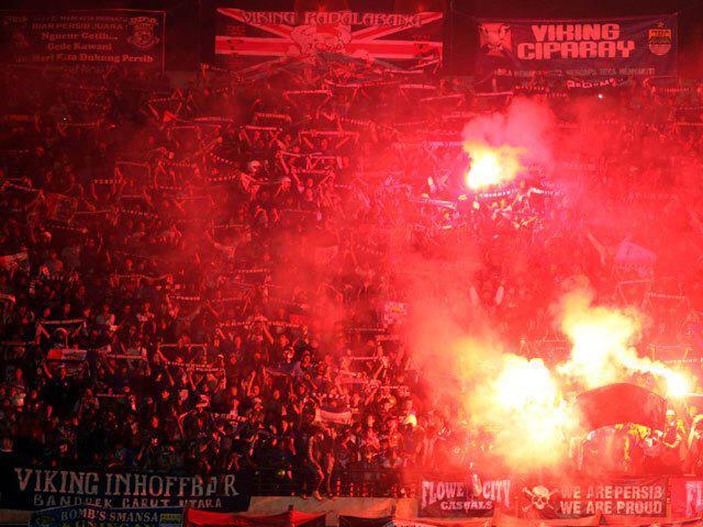 yang suka bola masuk =)) Hooligan, ultras dan casual football