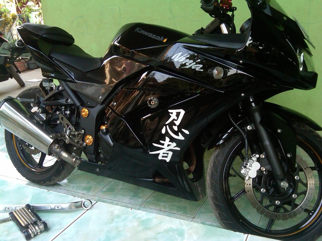 Jual NINJA 250 thn 2010 hitam / LOW KM