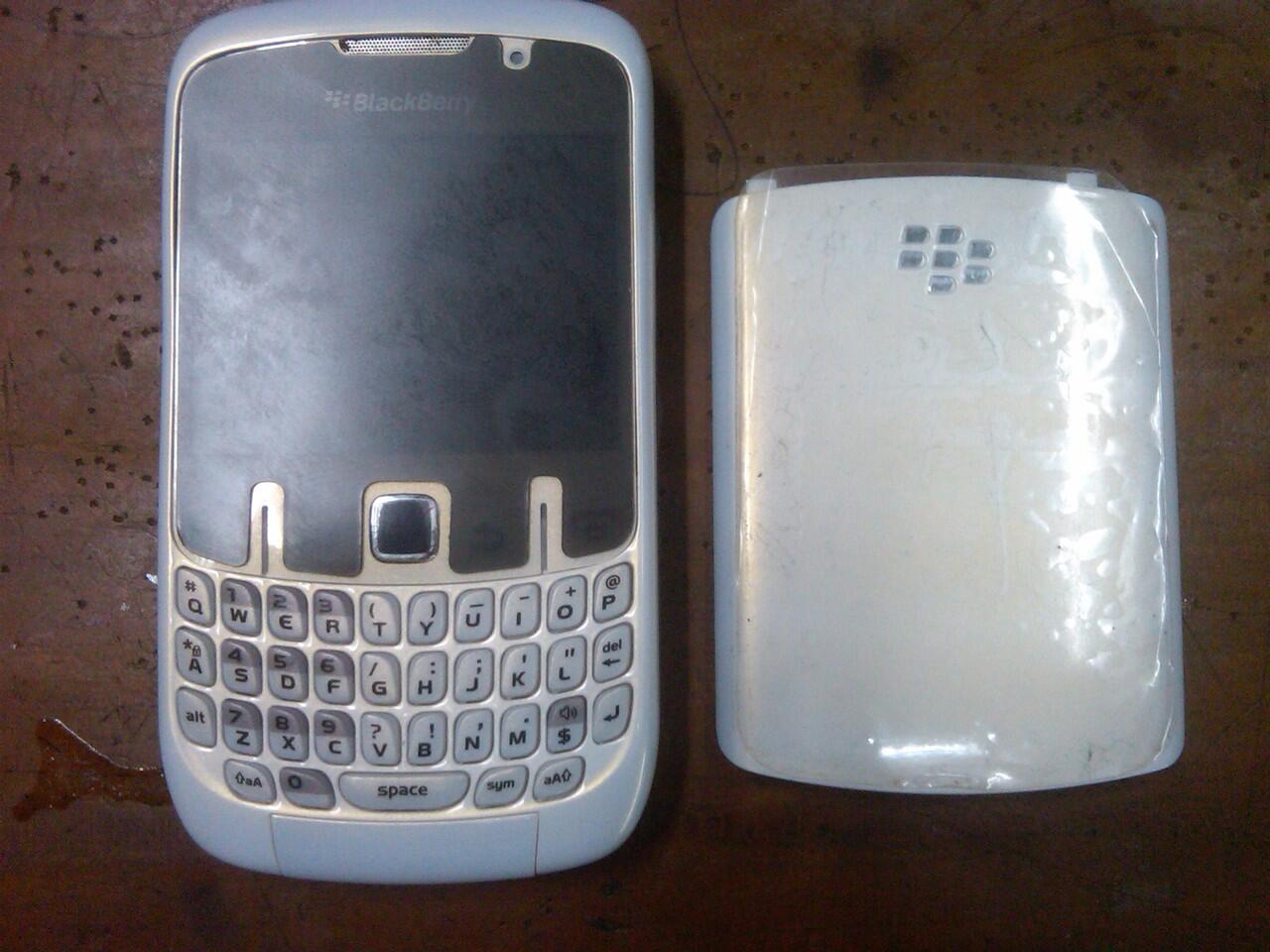 Jual Blackberry 9630 a.k.a Tour1 + Gemini Aries 8530 white