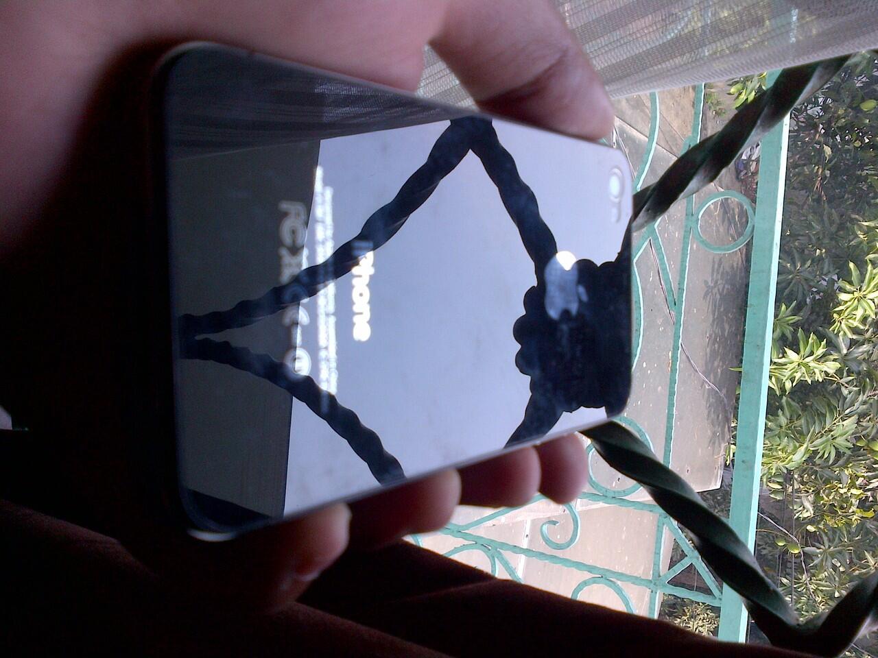 Jual Iphone 4S 16 GB Black Muluszt Bergaransi