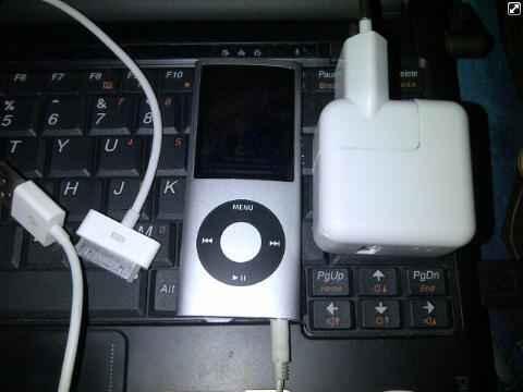 IPOD NANO GEN 4 8GB LIKE NEW (MULUS)