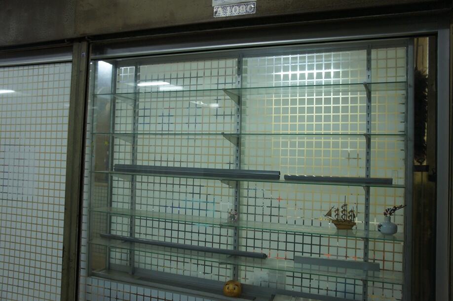 Terjual Jual Murah Sliding  door  dan Etalase kaca  eks 