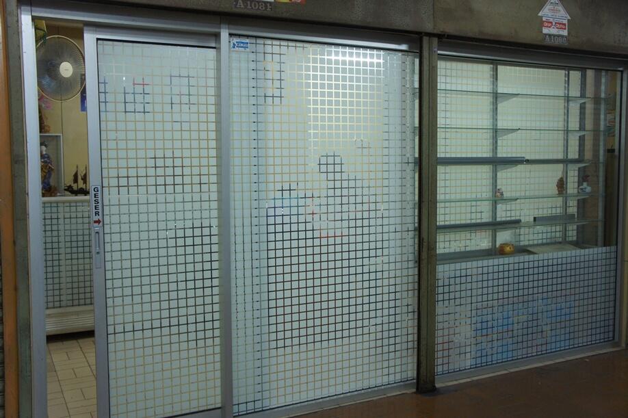 Terjual Jual Murah Sliding  door  dan Etalase kaca  eks 
