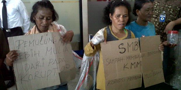 Pemulung Lebih Mulia daripada Koruptor