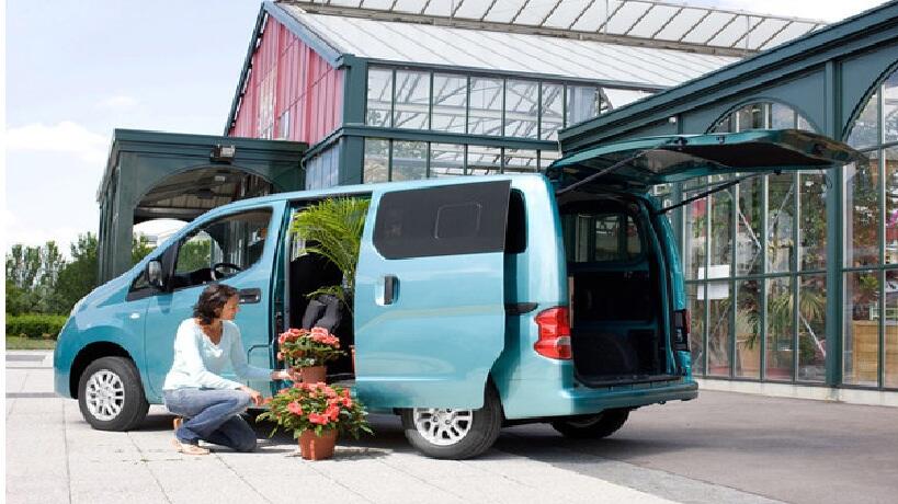 Nissan EVALIA Nik 2012