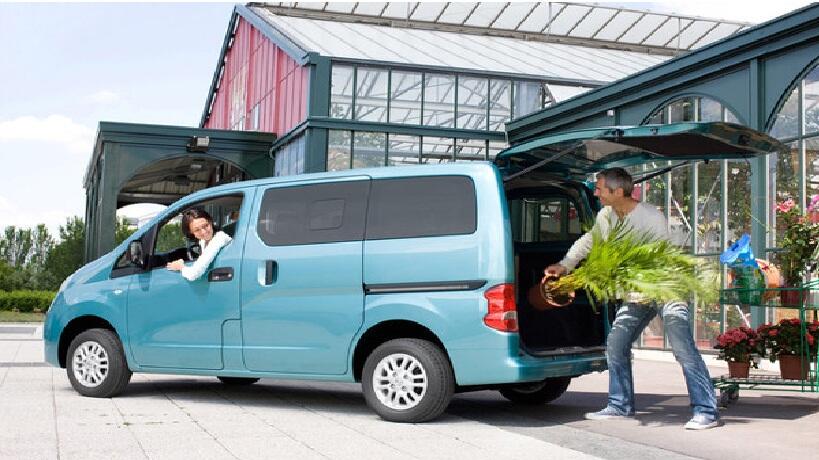Nissan EVALIA Nik 2012