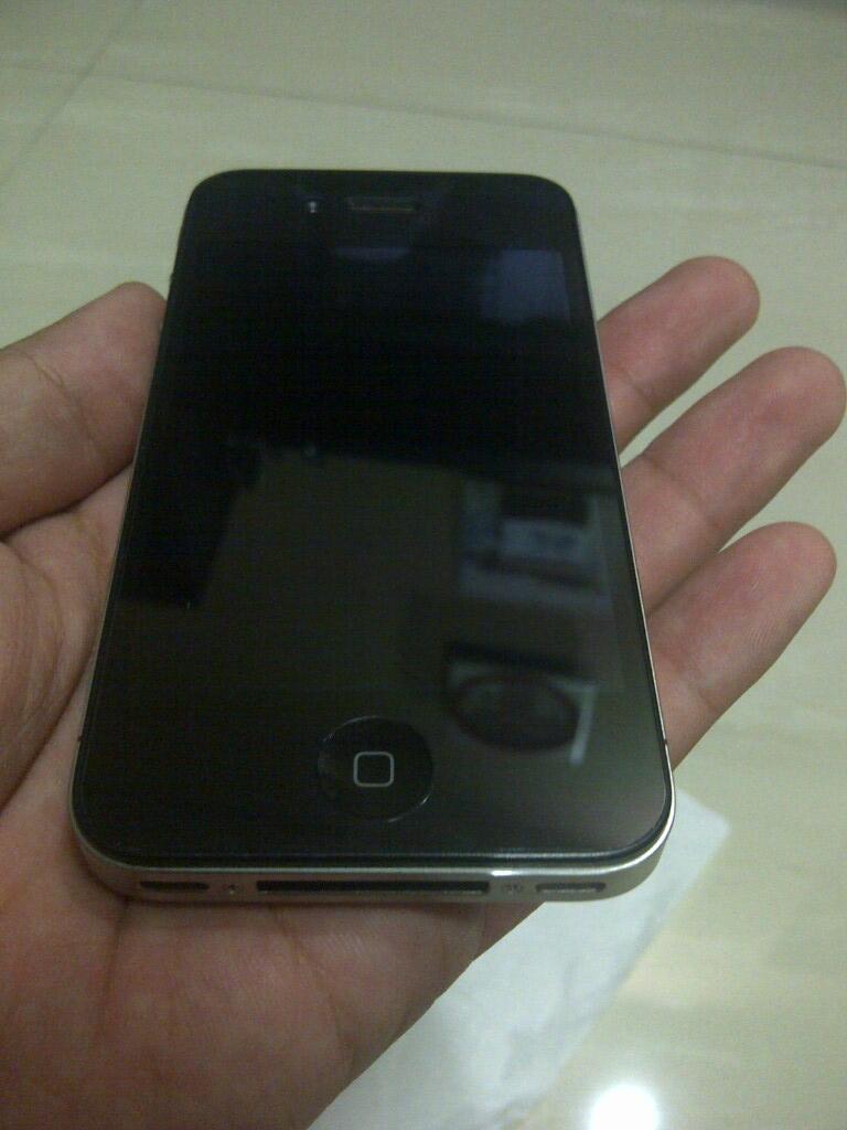 Dijual Iphone 4 32 GB second, Barang dijamin Mulus