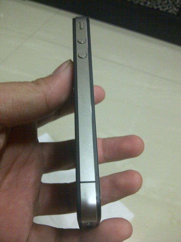 Dijual Iphone 4 32 GB second, Barang dijamin Mulus