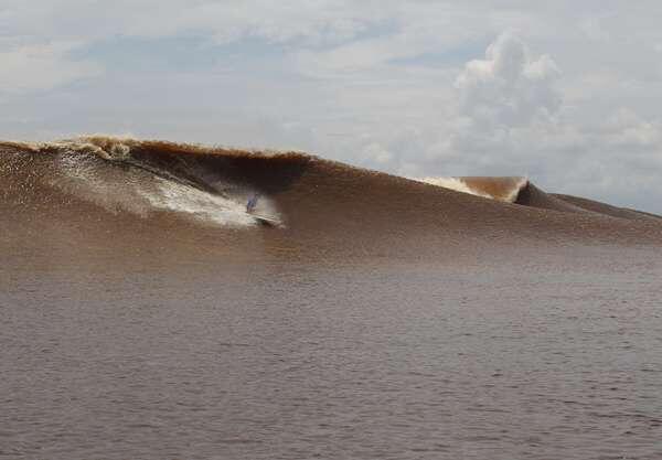 Percaya Tak Percaya, Sungai di Riau Ini Memiliki Ombak