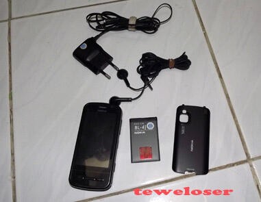 Nokia C6-00 black (kondisi mulus)