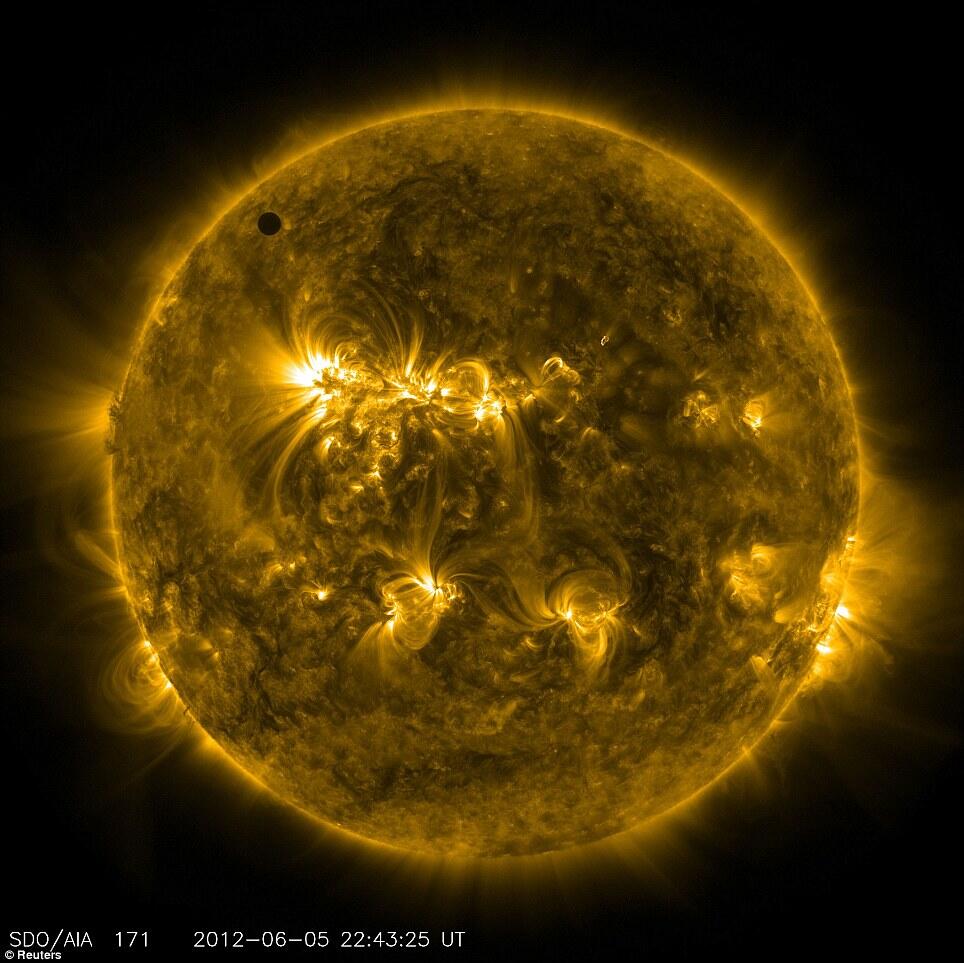 WaW...! Menyaksika matahari dan Venus yang Spektakuler