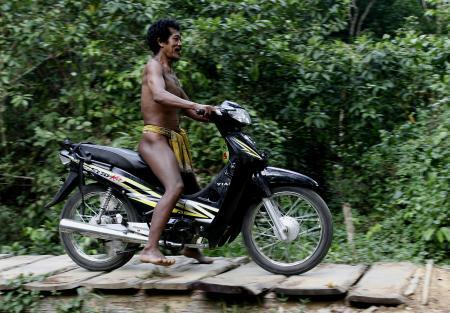 MENGENAL SUKU &quot;KUBU&quot; / SUKU ANAK DALAM JAMBI