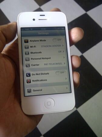 IPHONE 4S 32G WHITE FU JUAL GALAU RP 5JT