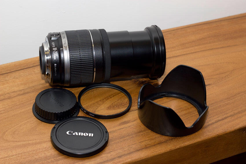 Canon EF-S 18-200mm f/3.5-5.6 IS