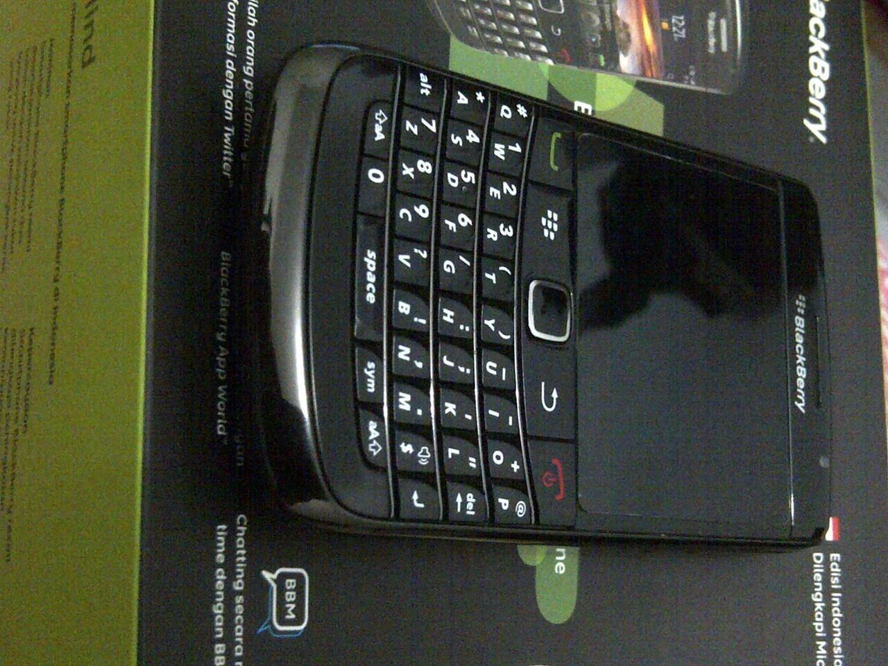 blackberry 9780 bb onyx 2 black garansi tam masih 7 bln mulus