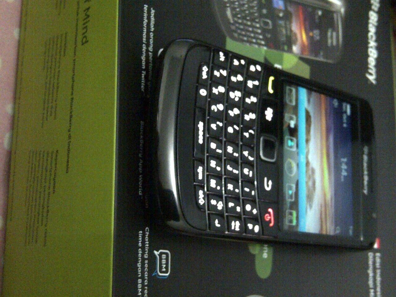 blackberry 9780 bb onyx 2 black garansi tam masih 7 bln mulus