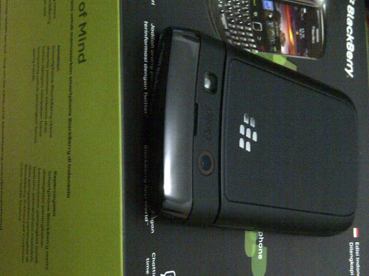 blackberry 9780 bb onyx 2 black garansi tam masih 7 bln mulus