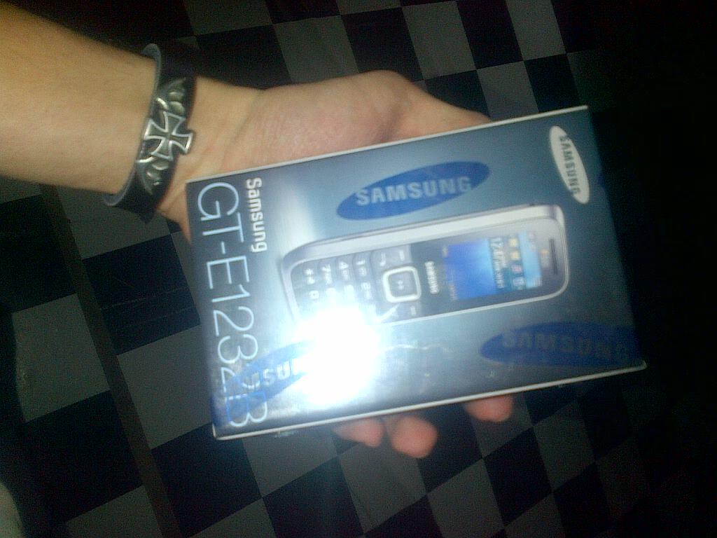 SAMSUNG Samsung E1232B Dual On GSM BNIB Murah!