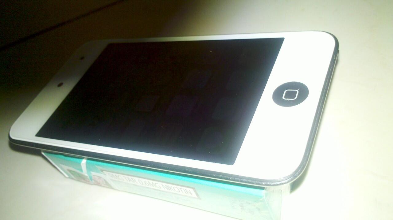 WTS IPOD TOUCH 4 32GB Version 6.0, JUAL CEPET AJA -MANTAP DAH POKOKNYA-