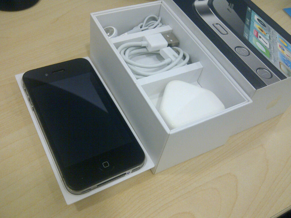 iphone 4. 16 GB black. SECOND (MURAH). COD YAA