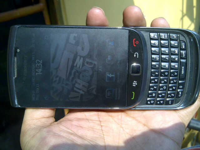 blackberry torch 1 9800 hitam segel mulus sehat garansi tam pjg