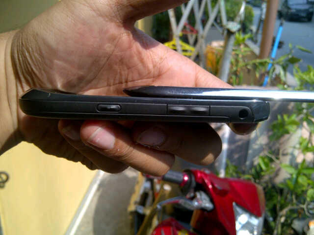 blackberry torch 1 9800 hitam segel mulus sehat garansi tam pjg