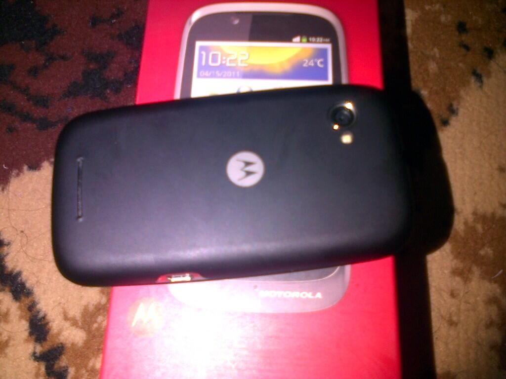 Motorola Fire XT 530 like new MALANG / SURABAYA garansi sampai juni 2013