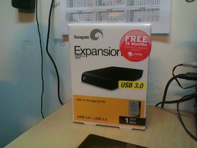 Harddisk dengan isi software, game, film