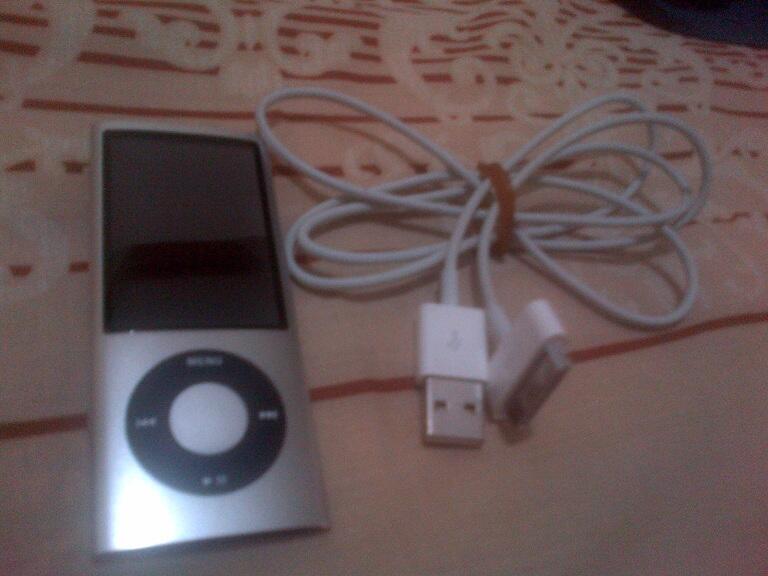 Ipod nano 4th generation 8GB silver mulus