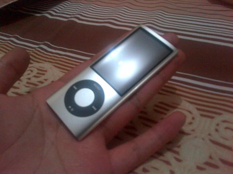 Ipod nano 4th generation 8GB silver mulus